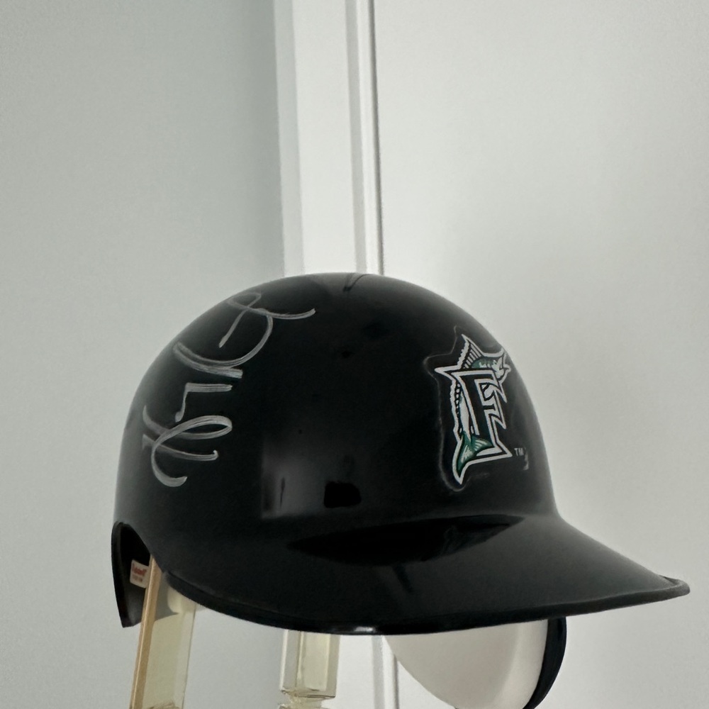 Florida Marlins Autographed Mini Helmet Jorge Cantu Hanley Ramirez Cody Ross ‘09